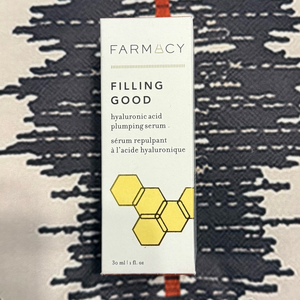 Farmacy Filling Good Serum with Yellow Hexagons